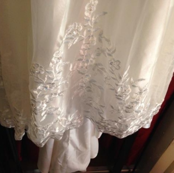Never worn brand new wedding dress - Picture 5 of 6